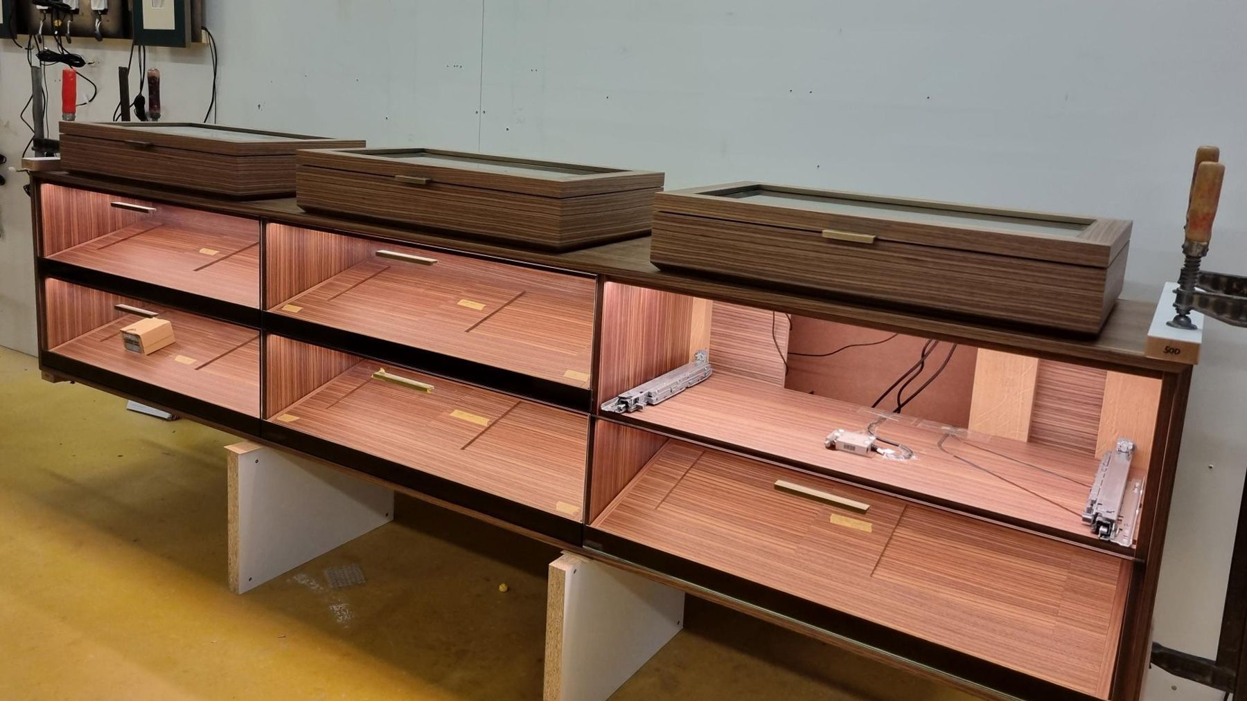 Produktion Innenarchitektur 2 - Retailer Luxussegment London - Innenarchitektur Umsetzung - DOBAS.jpg