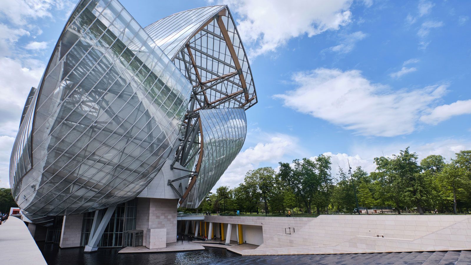 Fondation Louis Vuitton - Architekt Frank Gehry © Berk Ozdemir iStock.jpg