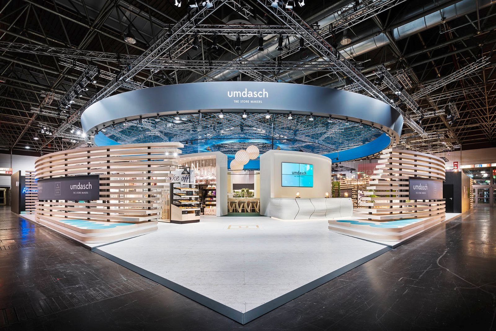 Messestand Aufbau 5 - umdasch EuroShop 2020 - Innenarchitektur Design - DOBAS AG © DOBAS AG.jpg