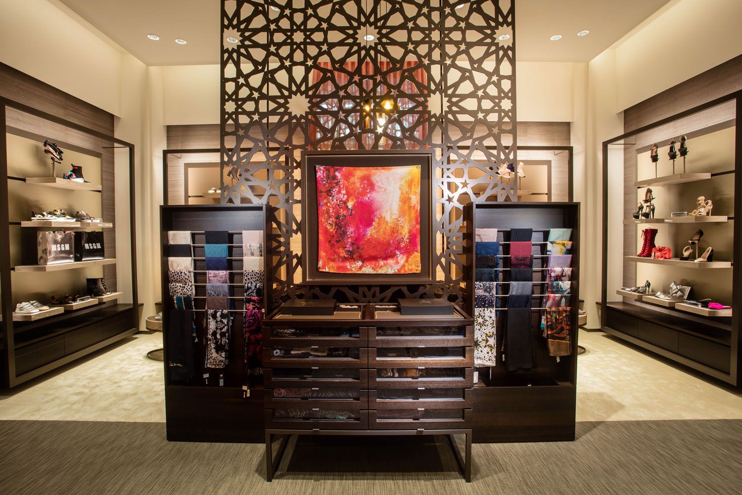 Boutique Shoes and Bags 4 - Fifty One East - Innenarchitektur Umsetzung - DOBAS AG © Dow Photography.jpg