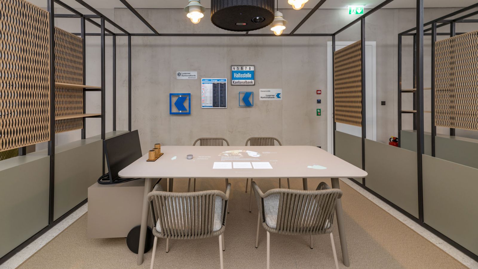 Kundenhalle Loggia - Luzerner Kantonalbank Hauptsitz - Innenarchitektur Design - DOBAS AG © Thomas Studhalter Willisau.jpg