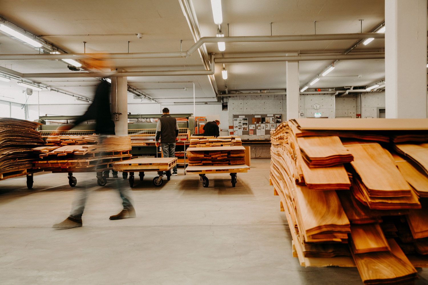 Furnier 1 - Roser AG - Innenarchitektur Umsetzung - DOBAS AG © Roser AG.jpg