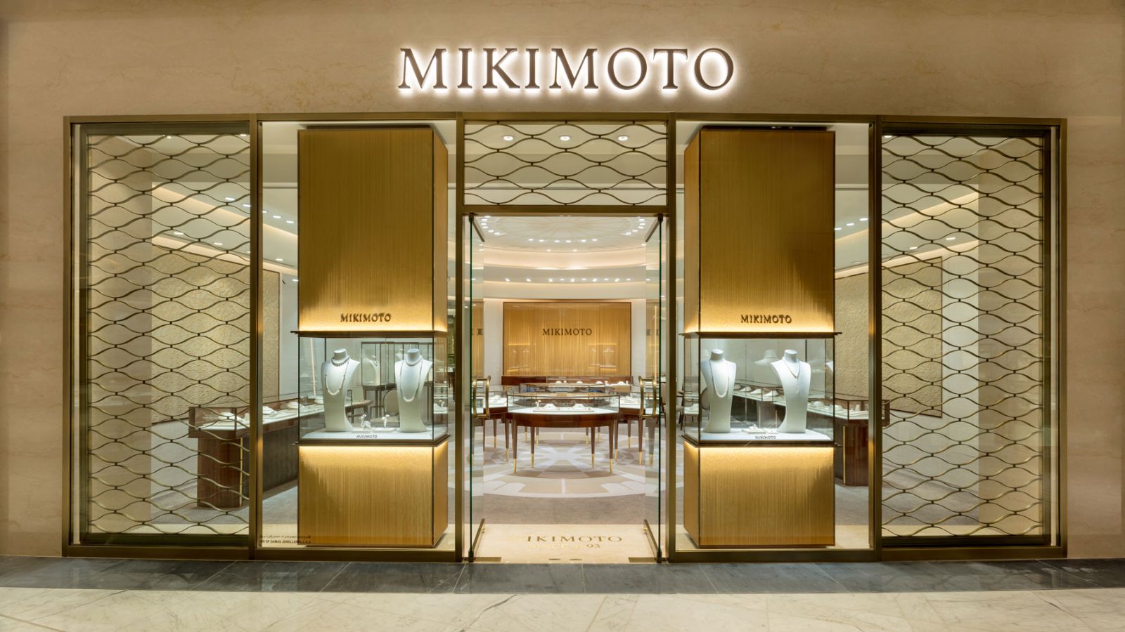 Monobrand Boutique 4 - Mikimoto - Ladenbau - DOBAS AG.jpg