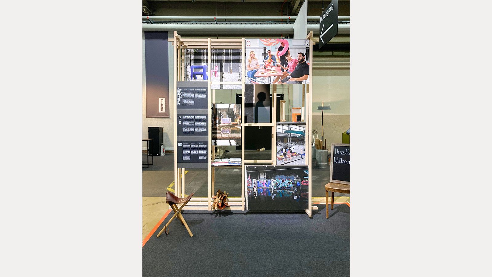 Self-built and proud: the finished shelf at the neue räume trade booth © HFTG Regal - Projektauftrag Messestand - HFTG - neue raeume 2024.jpg