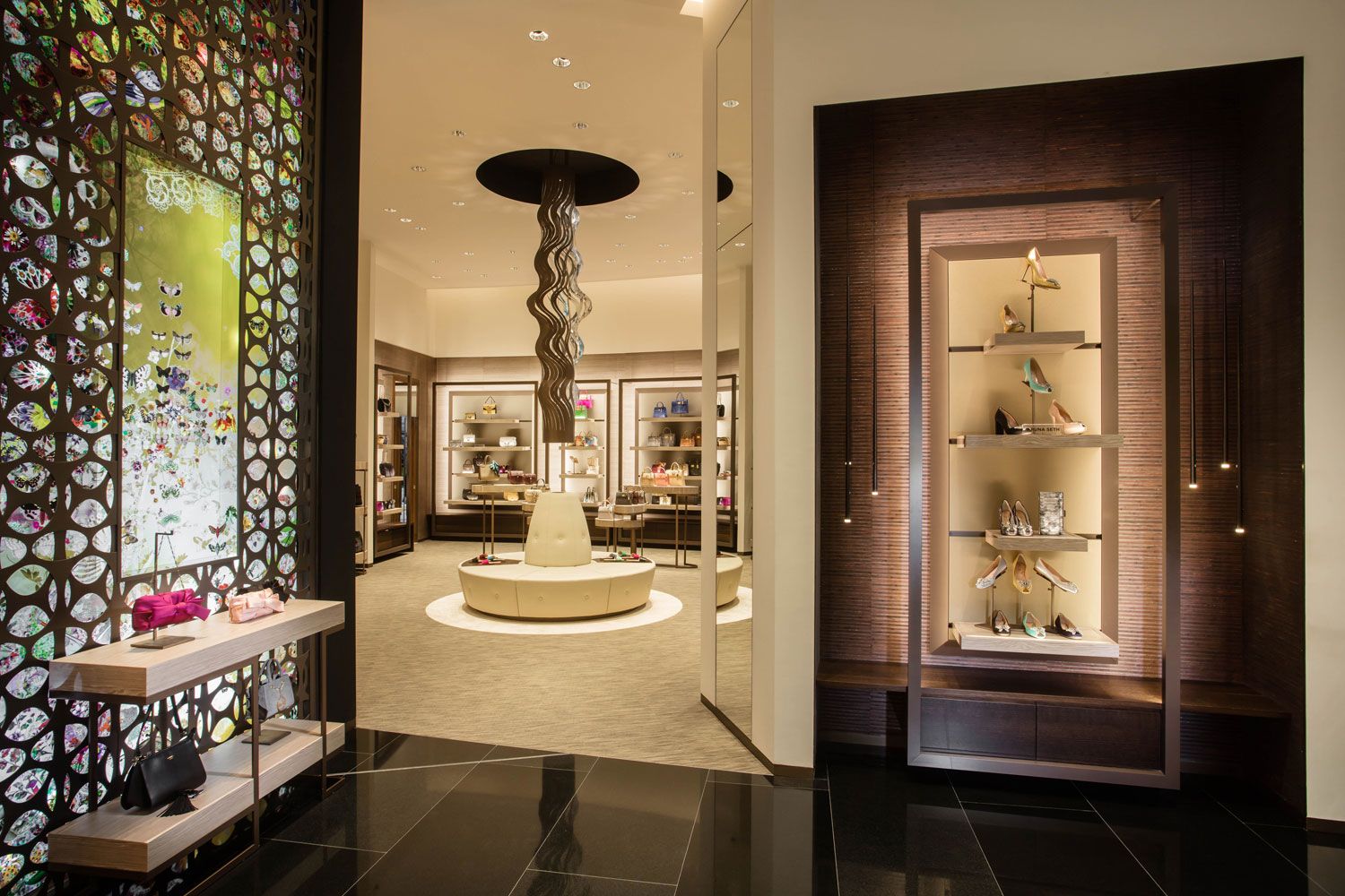 Boutique Shoes and Bags 3 - Fifty One East - Innenarchitektur Umsetzung - DOBAS AG © Dow Photography.jpg