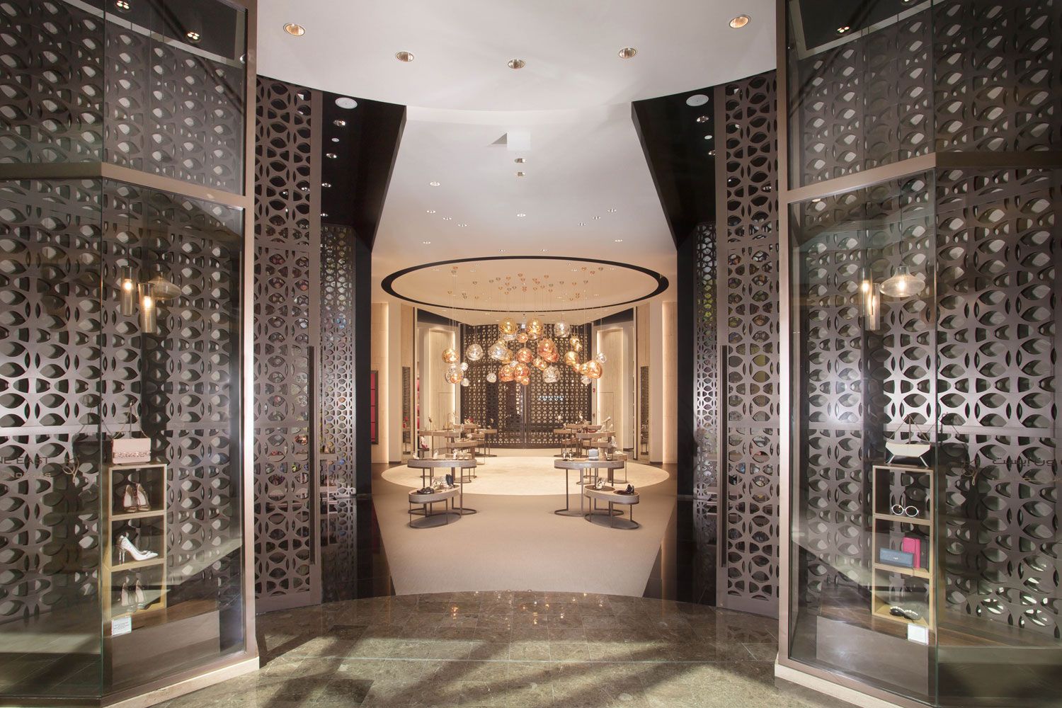 Boutique Shoes and Bags 1 - Fifty One East - Innenarchitektur Umsetzung - DOBAS AG © Dow Photography.jpg