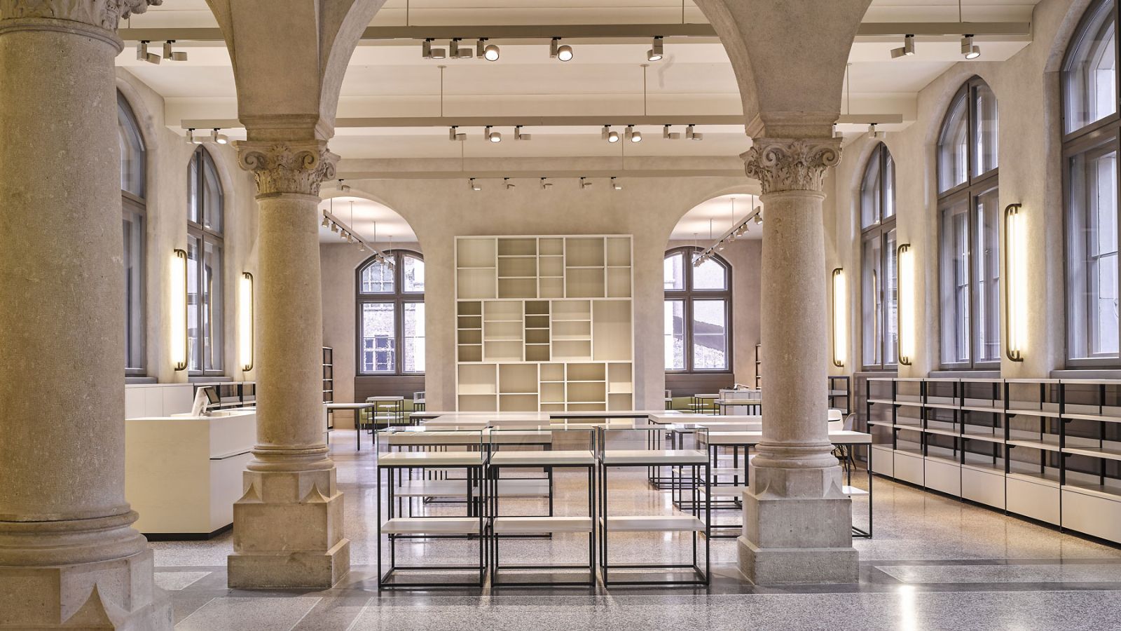 Museumsshop Landesmuseum Zuerich 2 - Schweizerisches Nationalmuseum - Shop Design Umsetzung -  DOBAS AG © Donat Stuppan.jpg