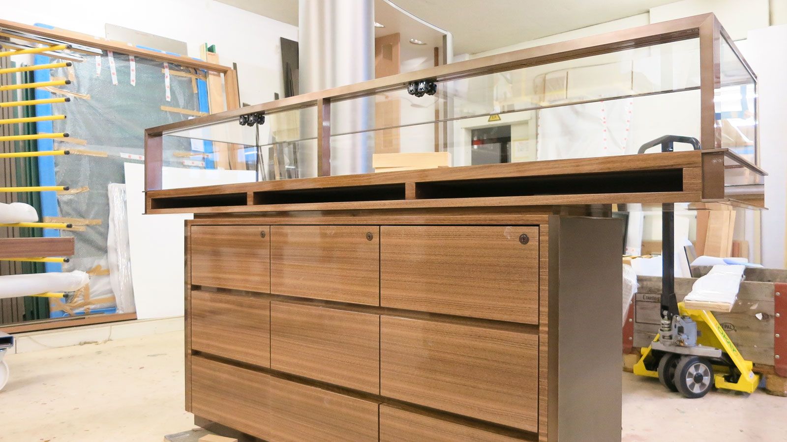 Produktion Boutique - Mikimoto - Ladenbau - DOBAS AG.jpg