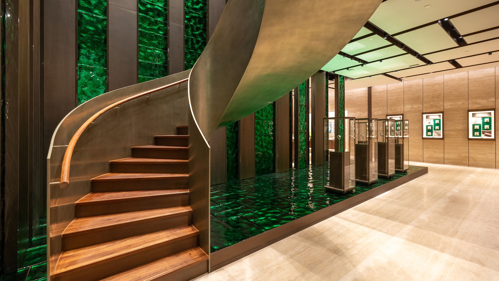 Monobrand Boutique Treppe 2 - Saddik + Mohamed Attar El Khayyat Mall - Ladenbau - DOBAS AG.jpg