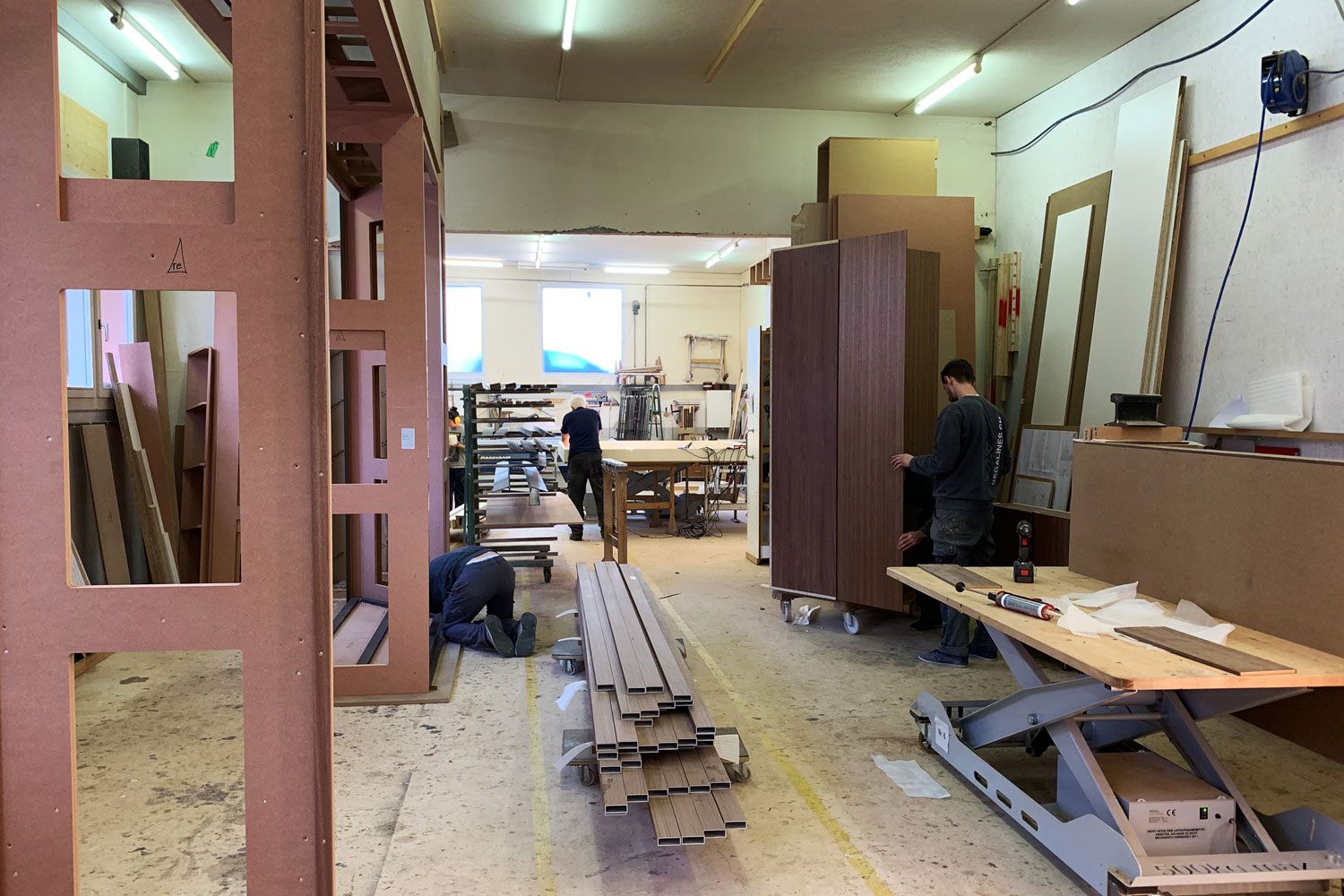 Messestand Transport - Darwish DJWE 2020 - Innenarchitektur Design - DOBAS AG.jpg