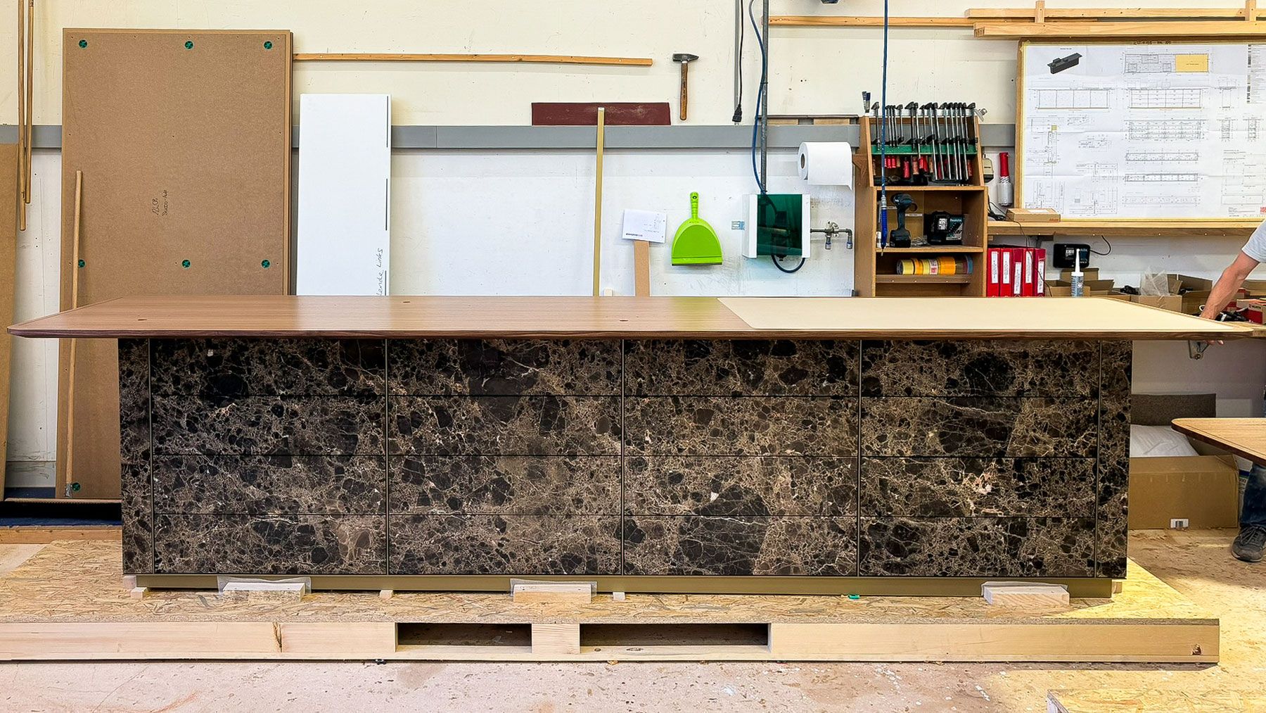 Produktion Einbauten Boutique - Gearys Beverly Hills - Ladenbau - DOBAS AG.jpg