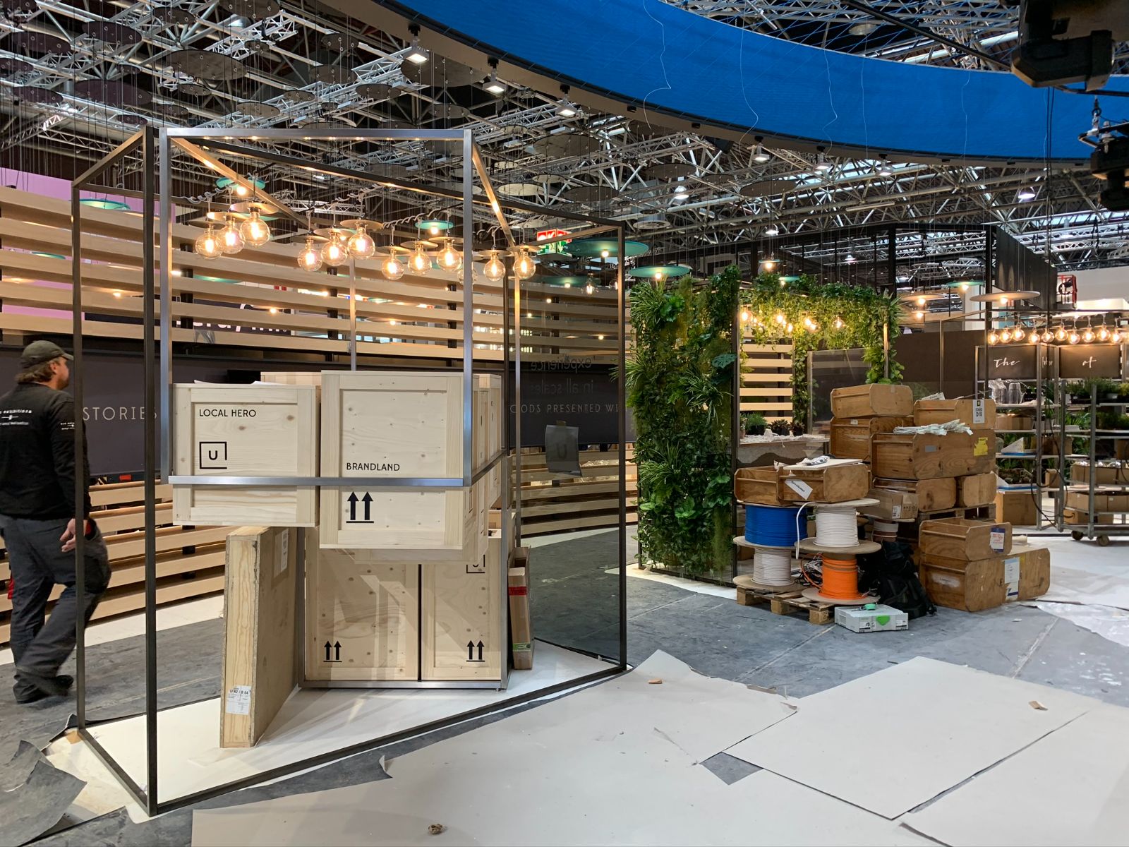 Messestand Aufbau 4 - umdasch EuroShop 2020 - Innenarchitektur Design - DOBAS AG © DOBAS AG.JPEG