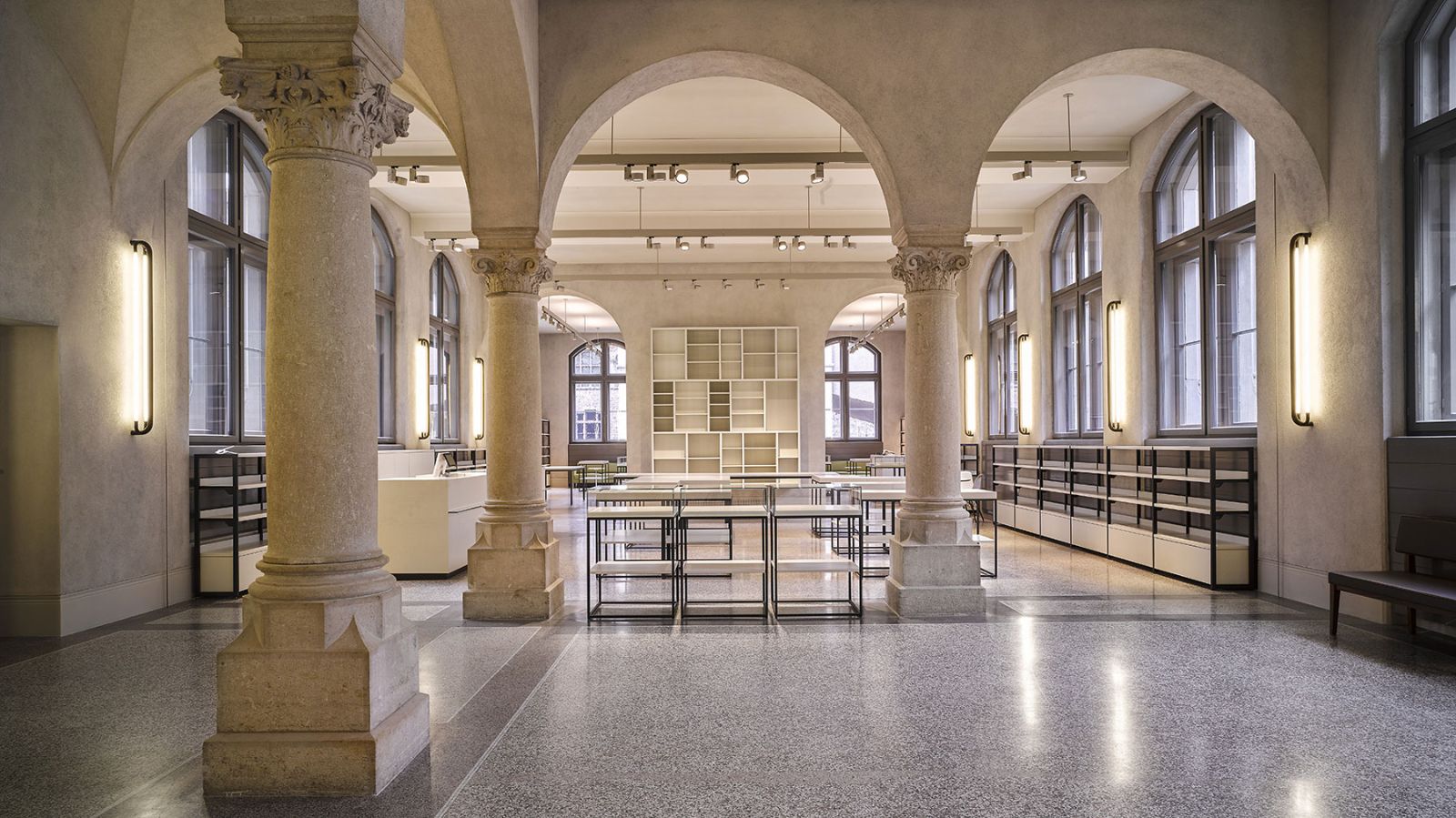Museumsshop Landesmuseum Zuerich - Schweizerisches Nationalmuseum - Shop Design Umsetzung -  DOBAS AG © Donat Stuppan.jpg