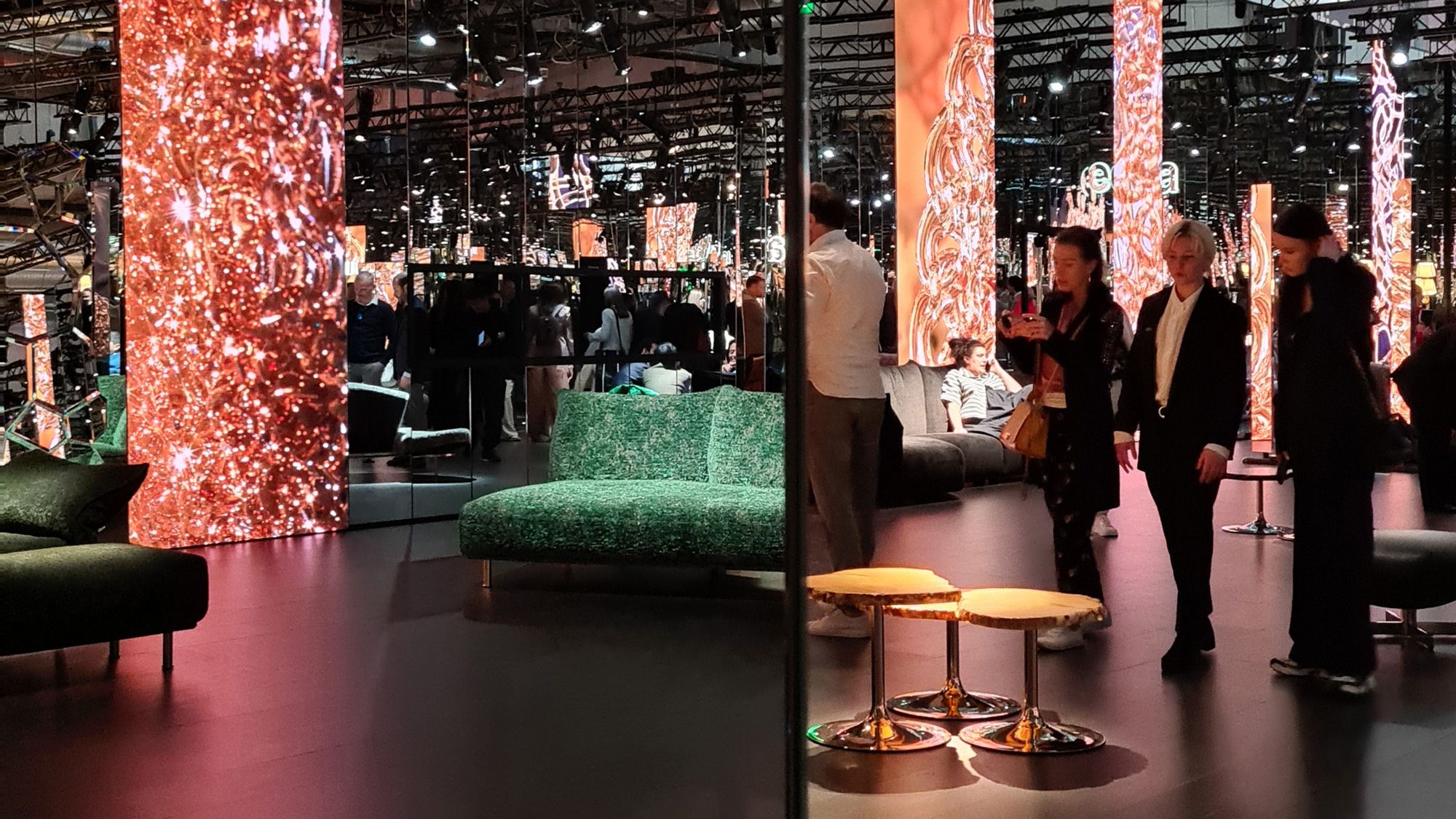 edra 2 Moebelmesse Mailand - Innenarchitektur Design - DOBAS AG.jpg