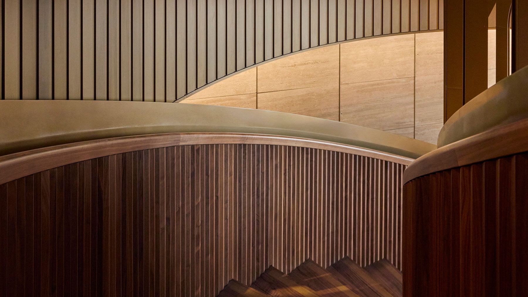 Monobrand Boutique Treppe - Gearys Beverly Hills - Ladenbau - DOBAS AG.jpg