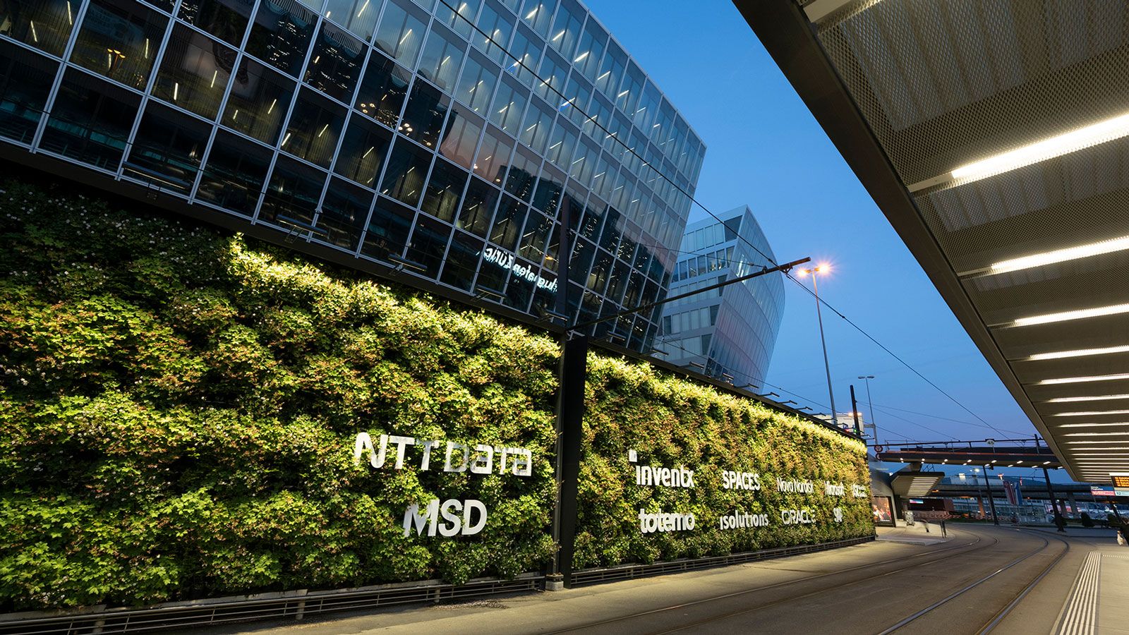 The Circle Zuerich - Fassade Begruenung © Hydroplant.jpg