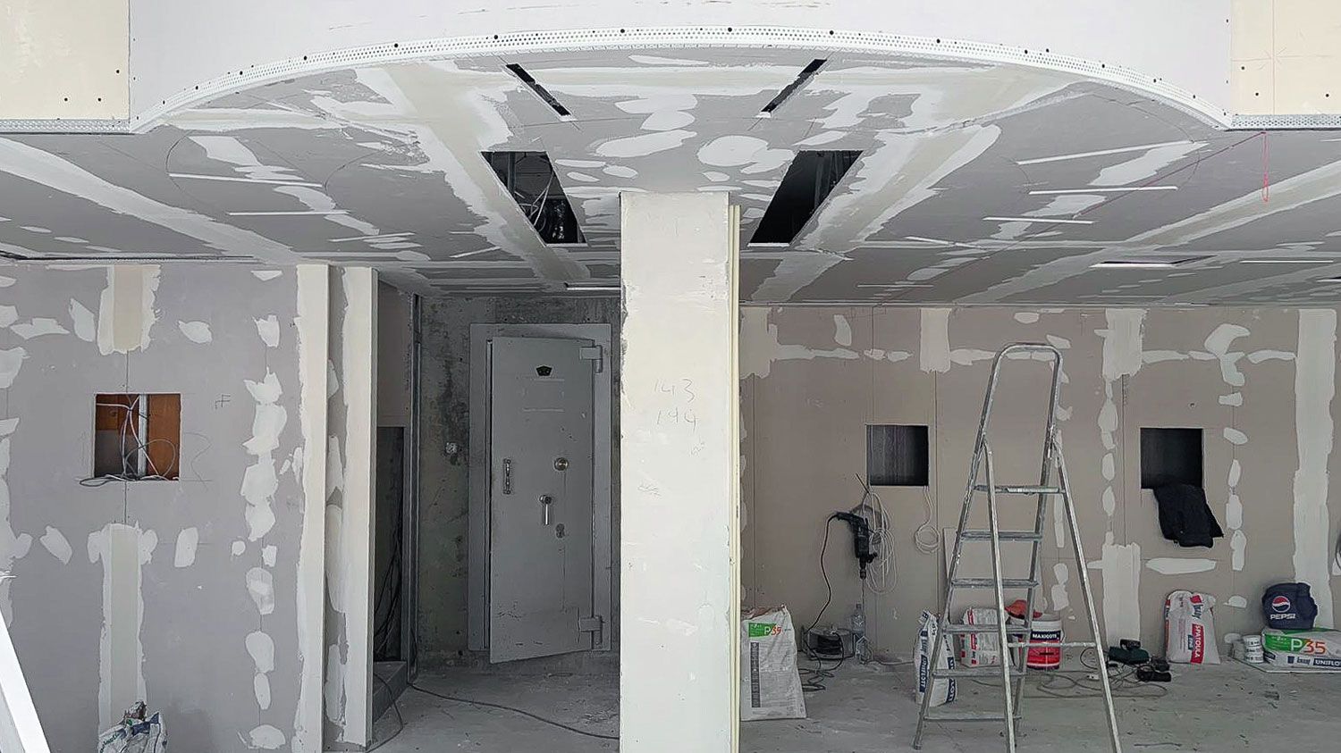 Baustelle Boutique - Stephanides - Ladenbau - DOBAS AG.jpg