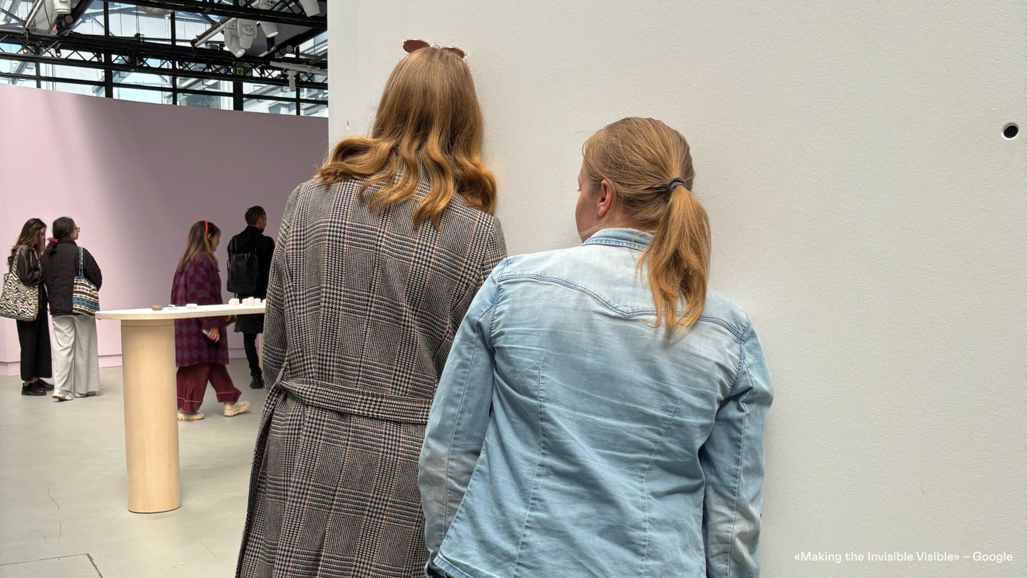 Google Ausstellung 3 Moebelmesse Mailand - Innenarchitektur Design - DOBAS AG.jpg.jpg