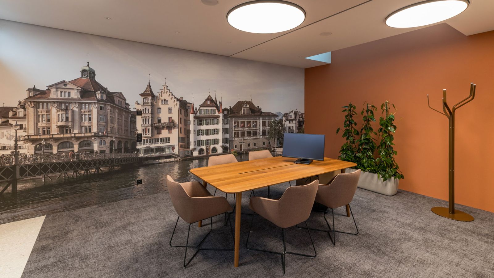 Kundenhalle Sitzungszimmer - Luzerner Kantonalbank Hauptsitz - Innenarchitektur Design - DOBAS AG © Thomas Studhalter Willisau.jpg