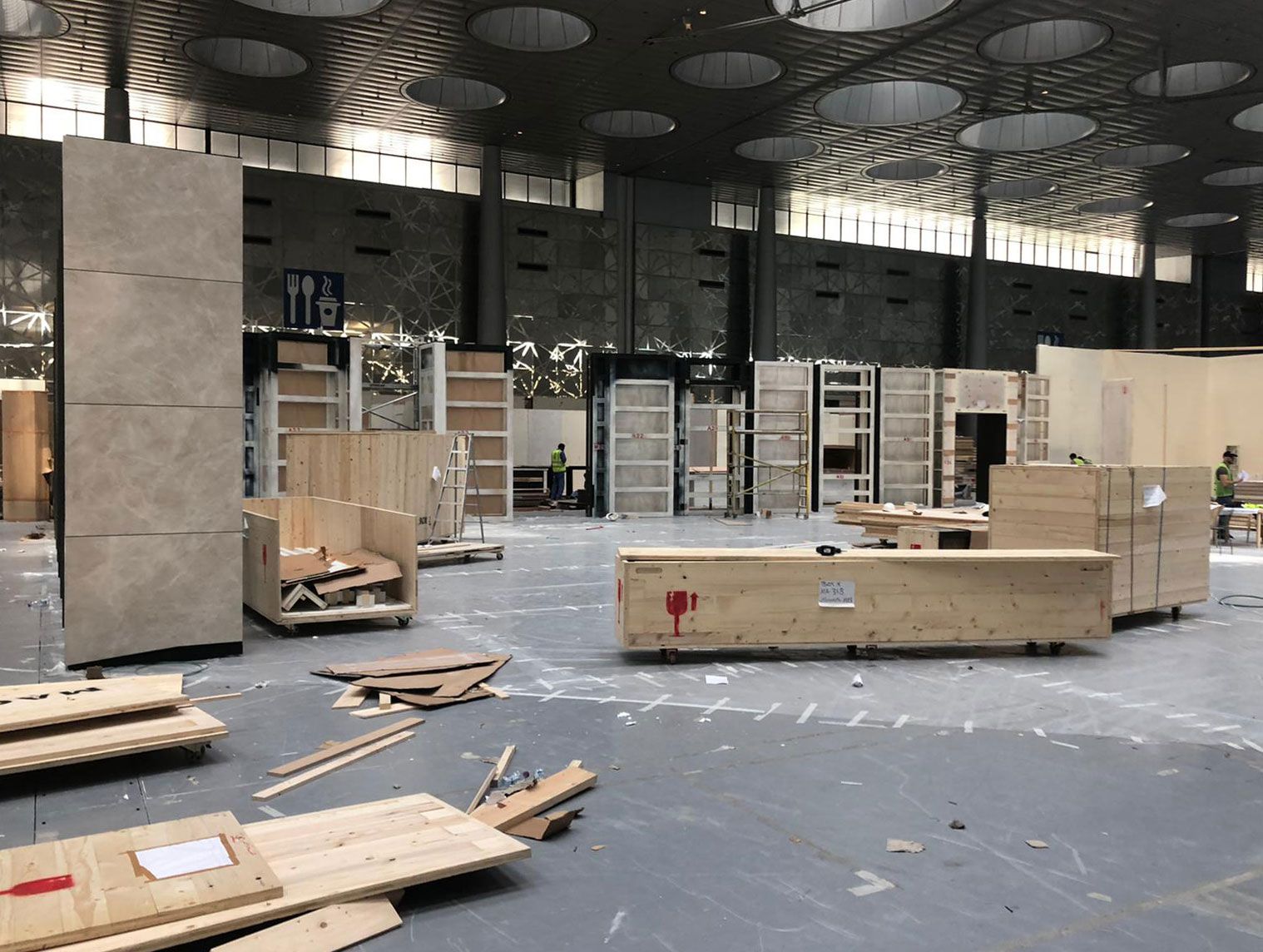 Messestand Kisten - Darwish DJWE 2020 - Innenarchitektur Design - DOBAS AG.jpg