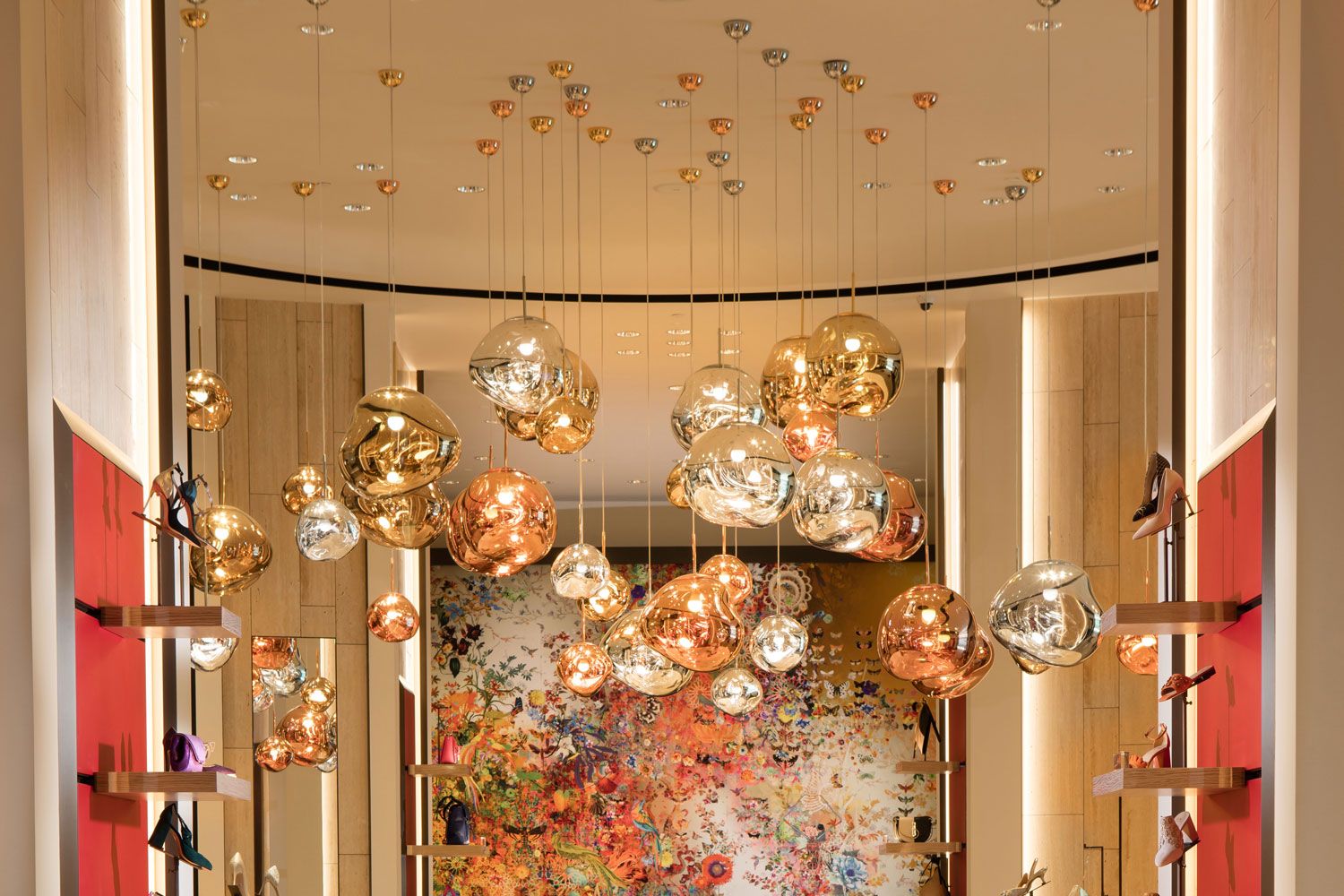 Boutique Shoes and Bags 2 - Fifty One East - Innenarchitektur Umsetzung - DOBAS AG © Dow Photography.jpg