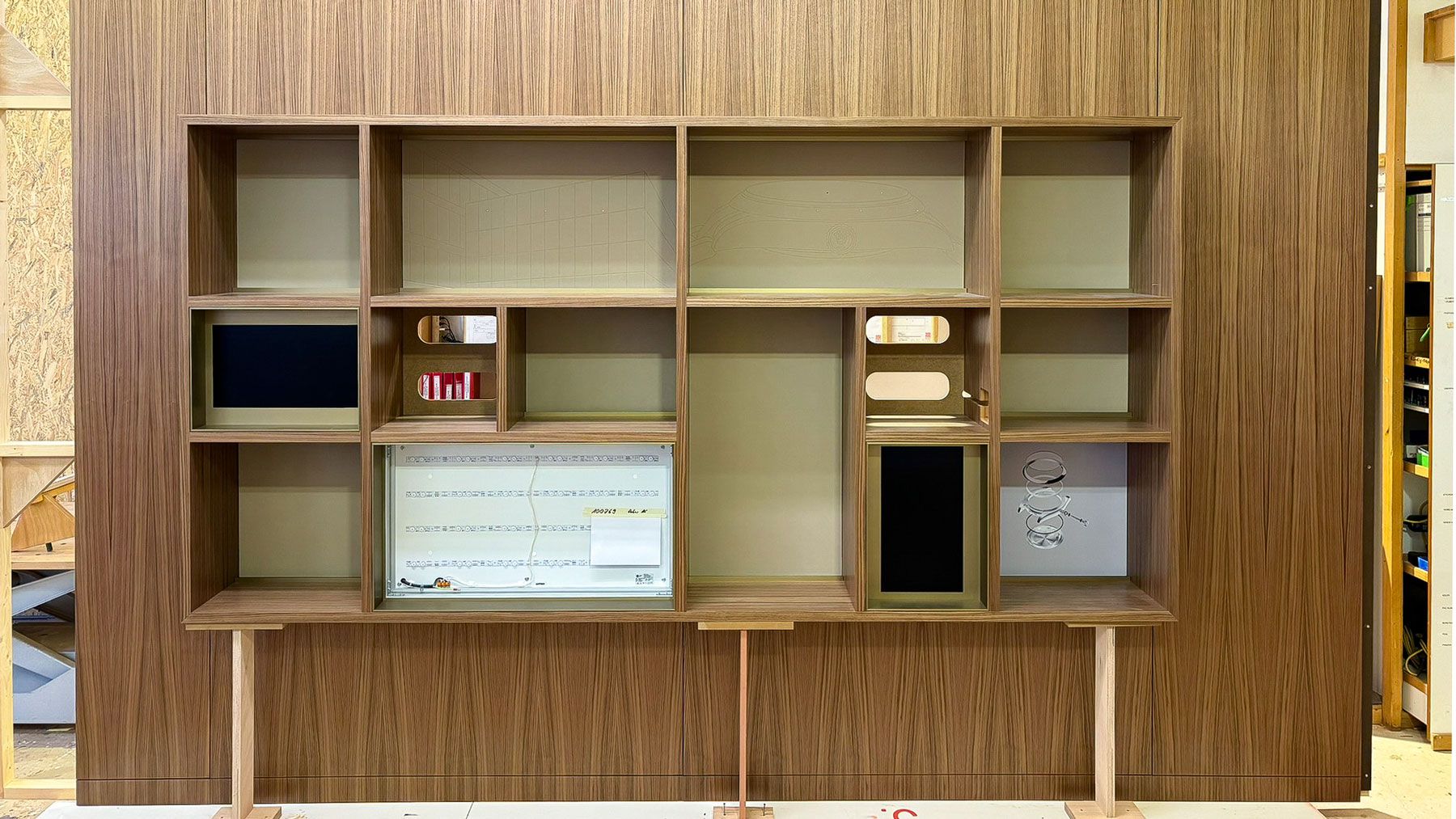 Produktion Einbauten Boutique 2 - Gearys Beverly Hills - Ladenbau - DOBAS AG.jpg