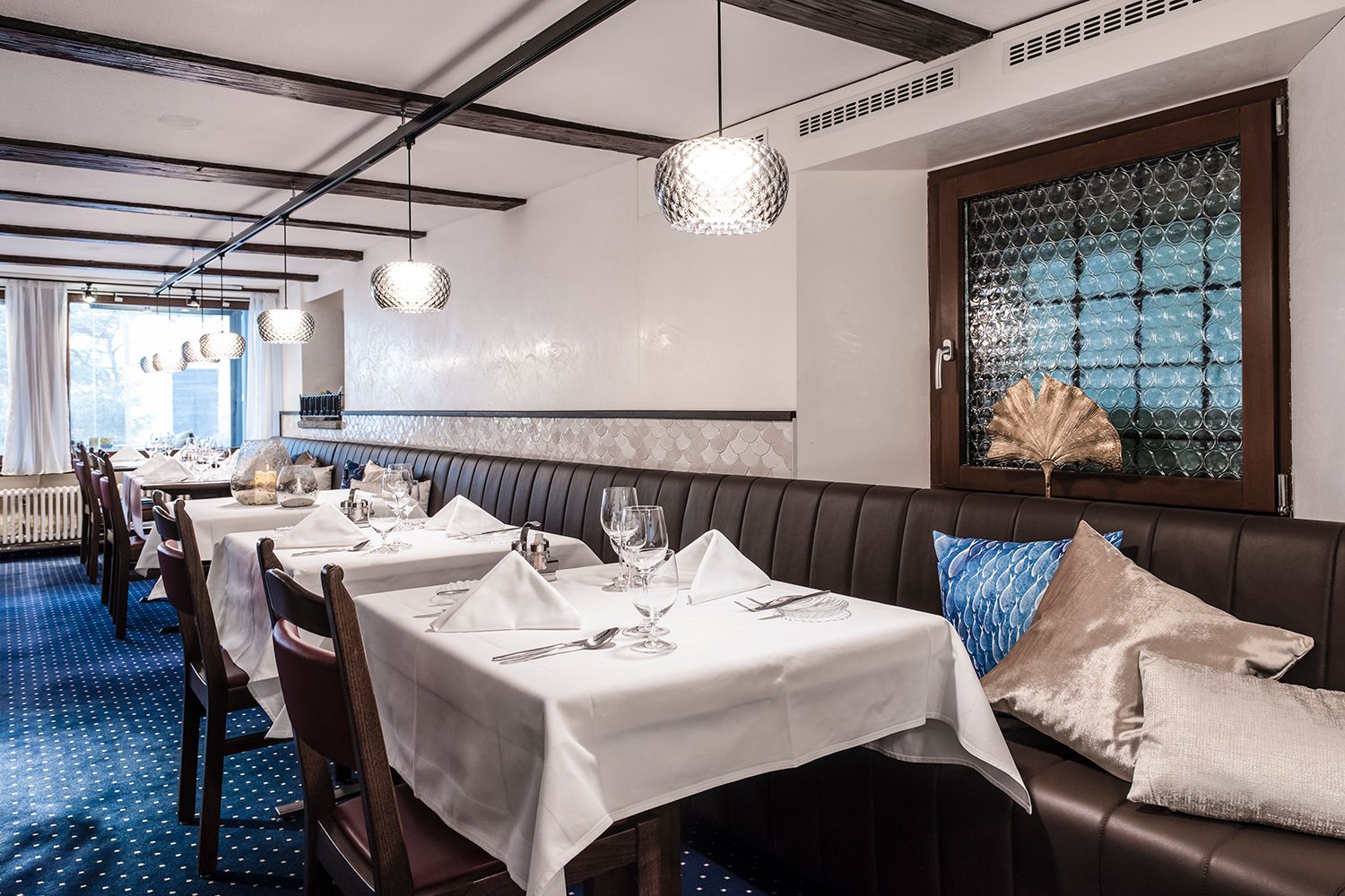 Gastraum 1 - Hotel Restaurant Roessli - Innenarchitektur Design - DOBAS AG © Delussu Fotografie.jpg