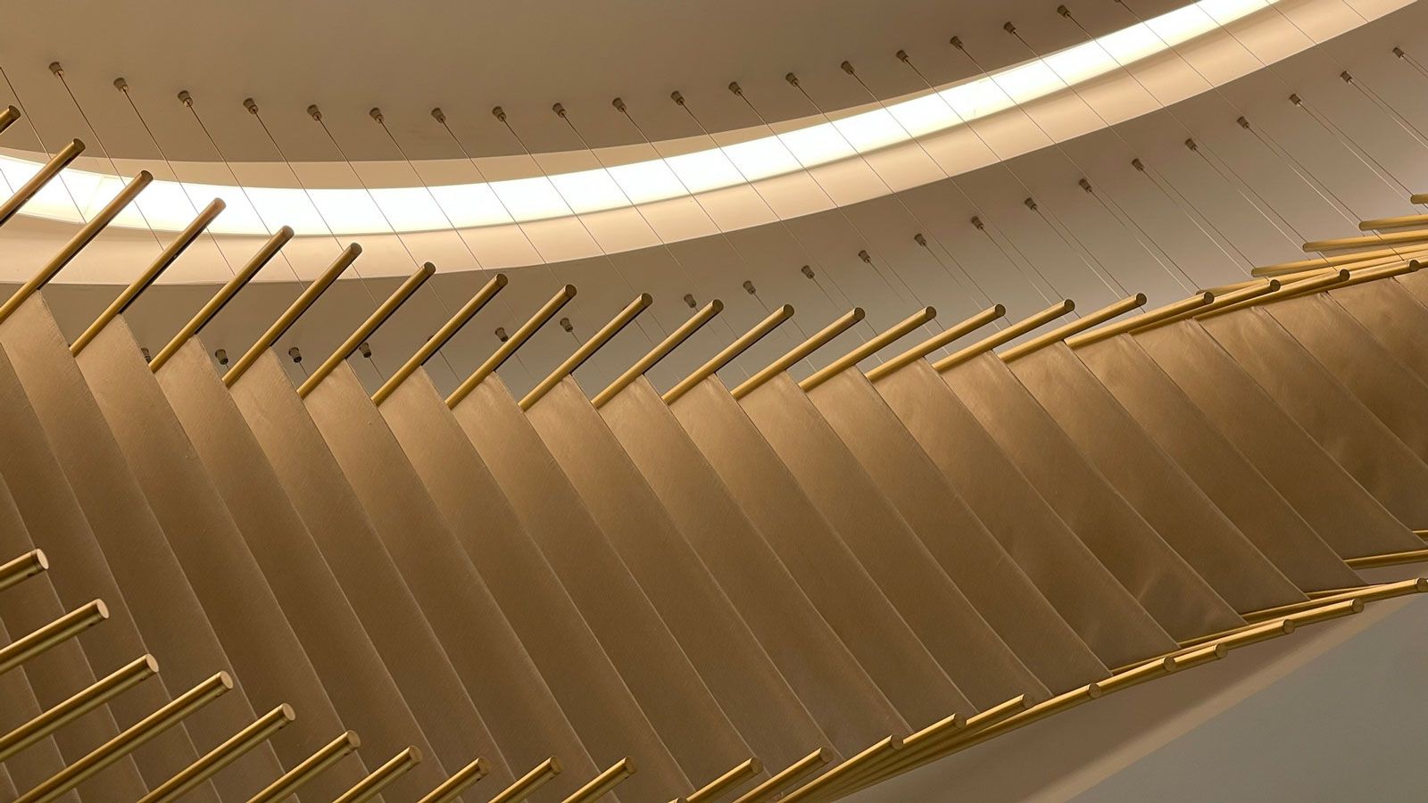 Objektdesign Luester Stoffsegel Haengung - Mayors Jewelers - Innenarchitektur Design Umsetzung - DOBAS AG.jpg