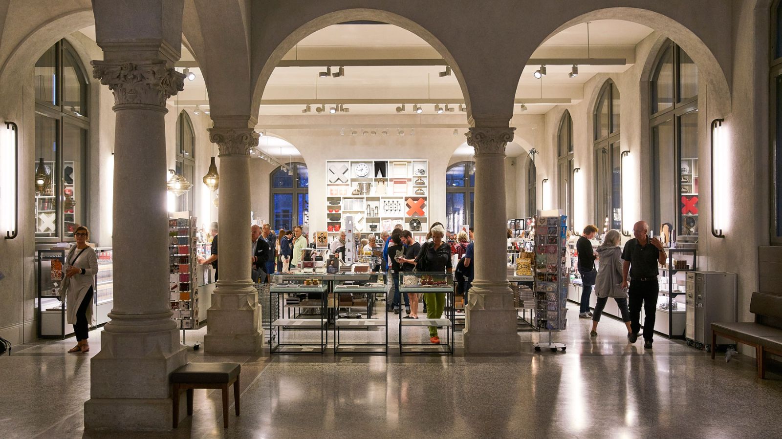 Museumsshop Landesmuseum Zuerich 5 - Schweizerisches Nationalmuseum - Shop Design Umsetzung -  DOBAS AG © Aura.ch.jpg