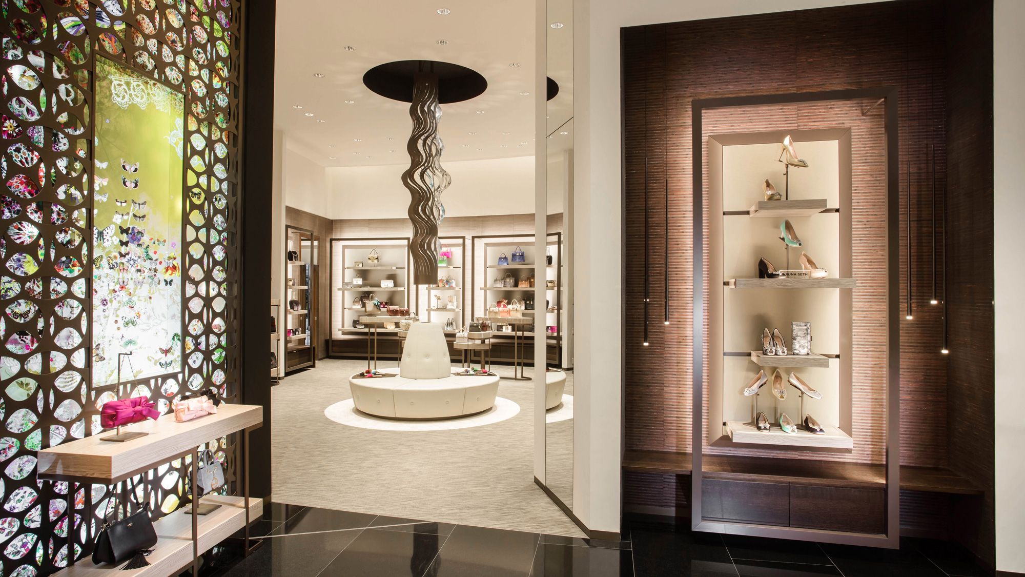 Fifty One East Shoes + Handbags Boutique 6 - Darwish Holding - Innenarchitektur Design Umsetzung - DOBAS AG © Dow Photography.jpg