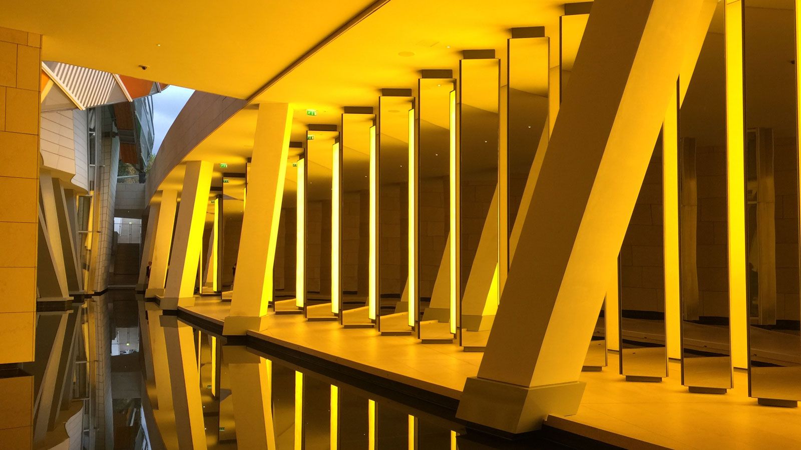 Fondation Louis Vuitton - Architekt Frank Gehry © Paul Rossi Unsplash.jpg