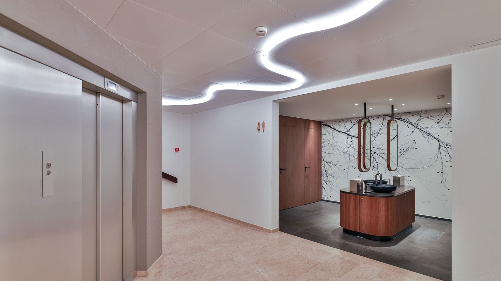 Kundenhalle UG - Luzerner Kantonalbank Hauptsitz - Innenarchitektur Design - DOBAS AG © Thomas Studhalter Willisau.jpg