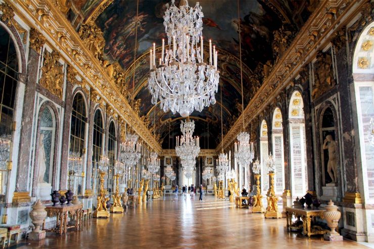 Hall of Mirrors in the Palace of Versailles © Jessica Kantak Bailey (via Unsplash)